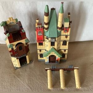 Legos Harry Potter Hogwarts castle lots of extra pieces hard to find Rare